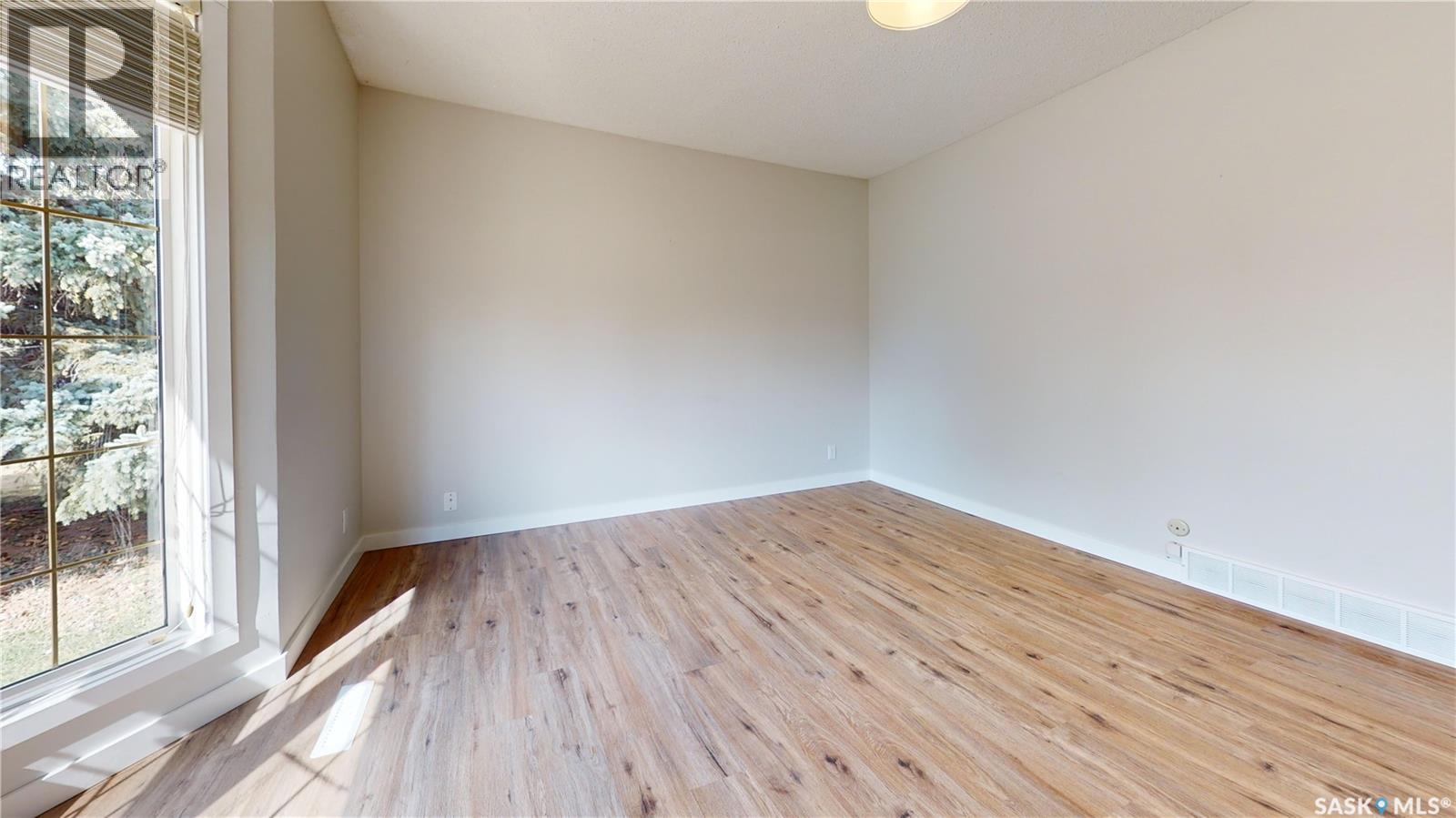 108 Griffin Street, Maple Creek, Saskatchewan  S0N 1N0 - Photo 14 - SK032821