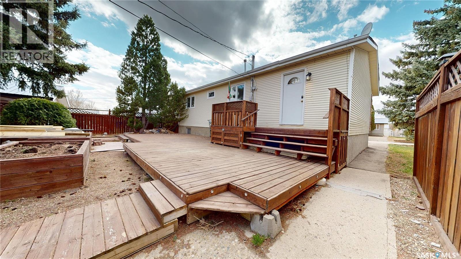 108 Griffin Street, Maple Creek, Saskatchewan  S0N 1N0 - Photo 46 - SK032821