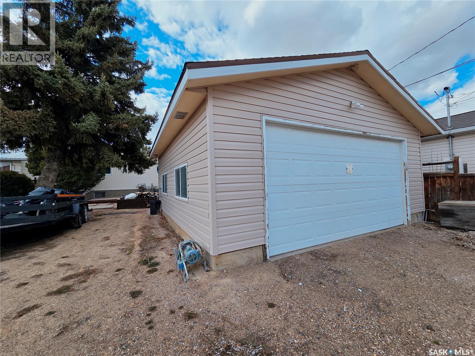 108 Griffin Street, Maple Creek, Saskatchewan  S0N 1N0 - Photo 54 - SK032821