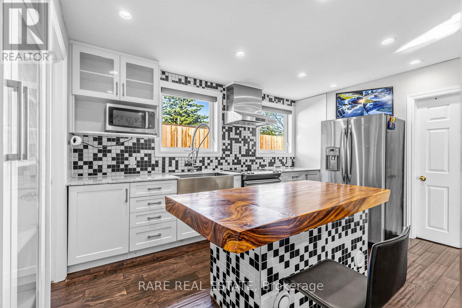 69 Fletcherdon Crescent, Toronto, Ontario  M3N 1S2 - Photo 10 - W12999312