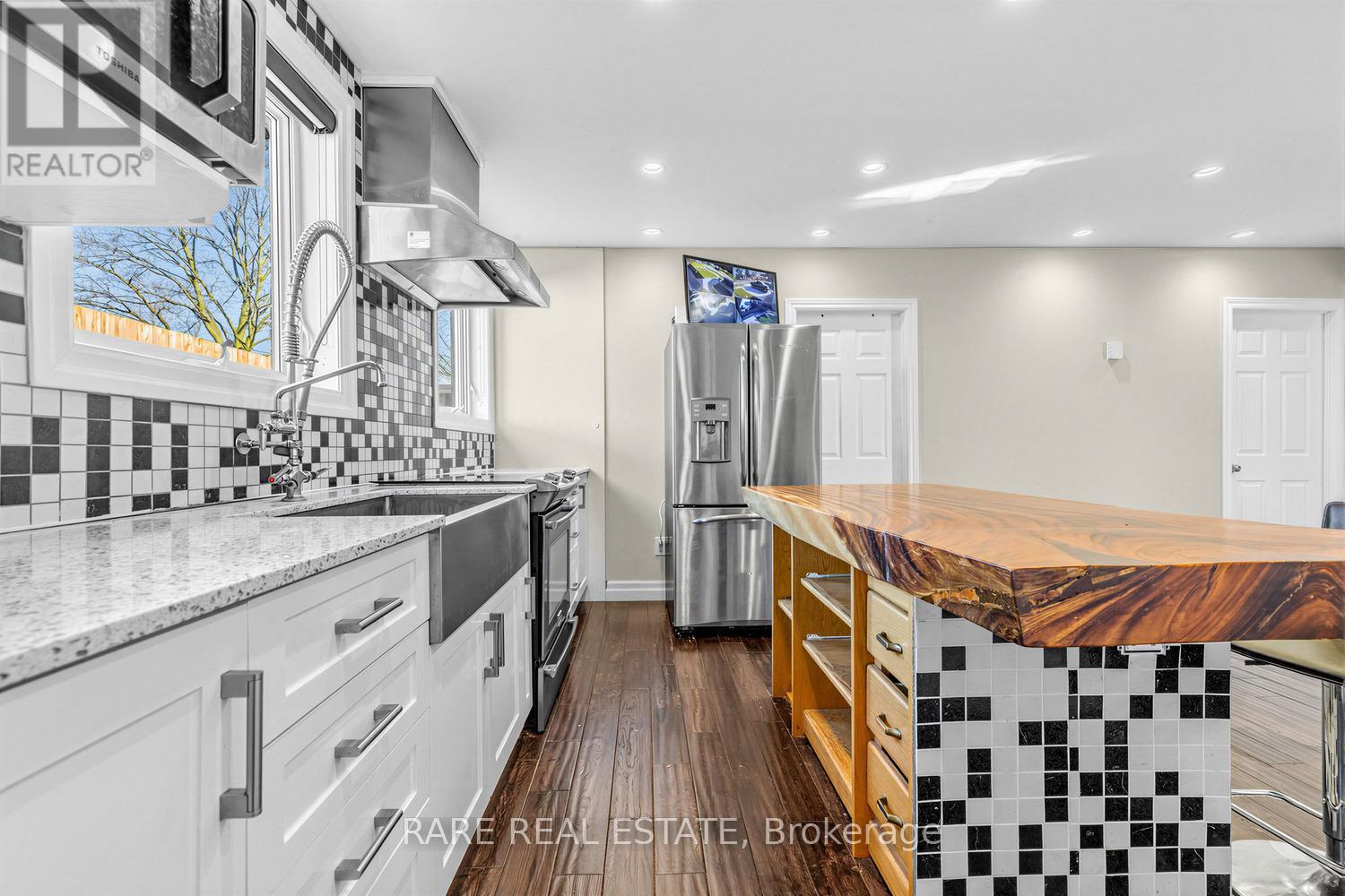 69 Fletcherdon Crescent, Toronto, Ontario  M3N 1S2 - Photo 11 - W12999312