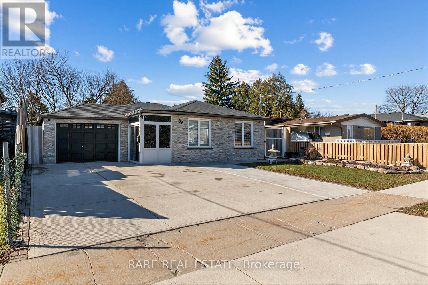 69 Fletcherdon Crescent, Toronto, Ontario  M3N 1S2 - Photo 2 - W12999312