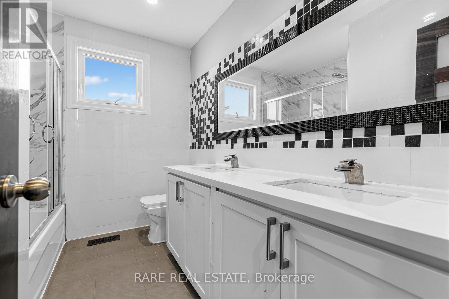 69 Fletcherdon Crescent, Toronto, Ontario  M3N 1S2 - Photo 23 - W12999312