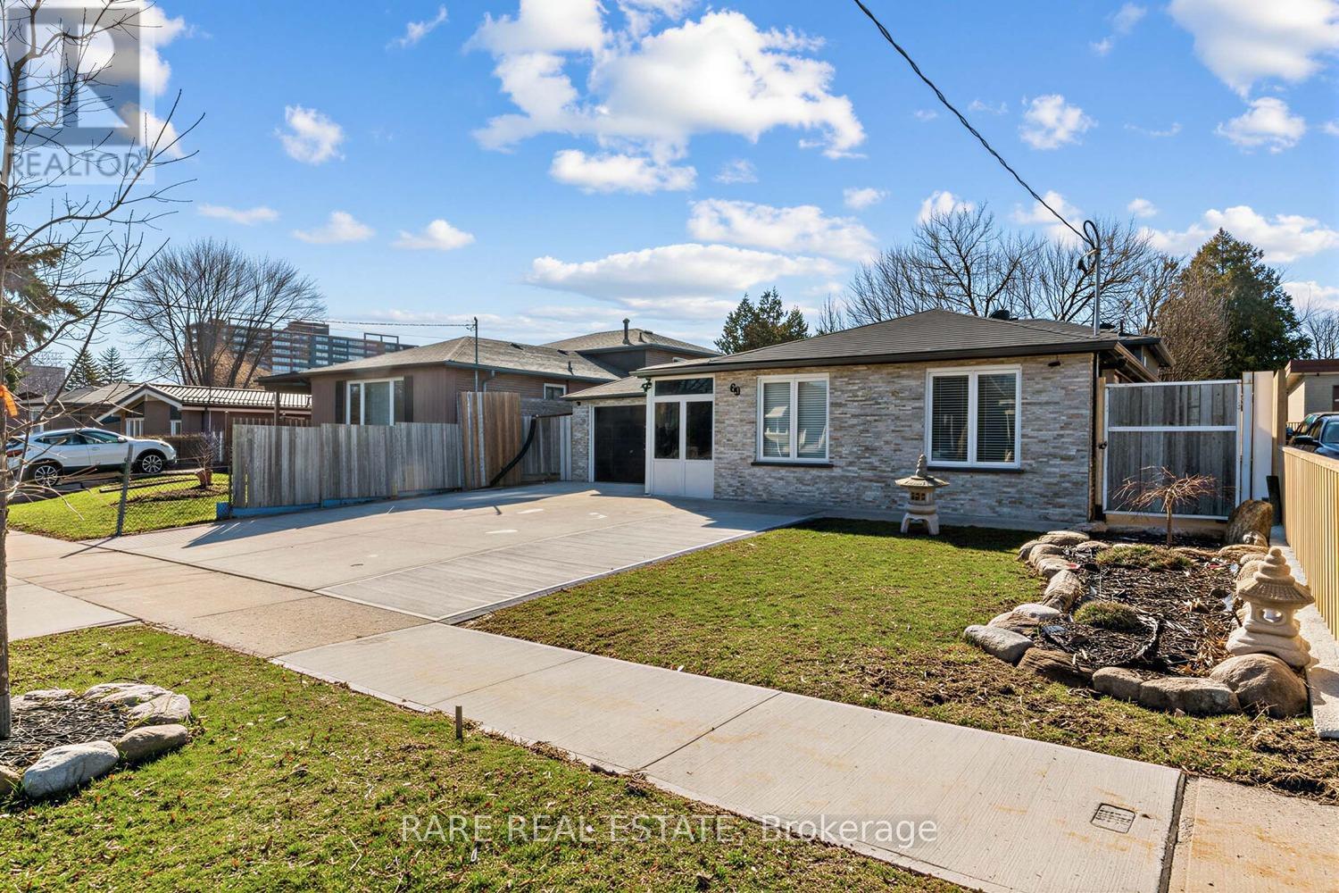 69 Fletcherdon Crescent, Toronto, Ontario  M3N 1S2 - Photo 3 - W12999312