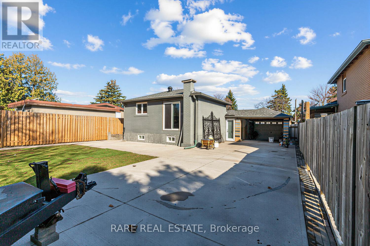 69 Fletcherdon Crescent, Toronto, Ontario  M3N 1S2 - Photo 32 - W12999312