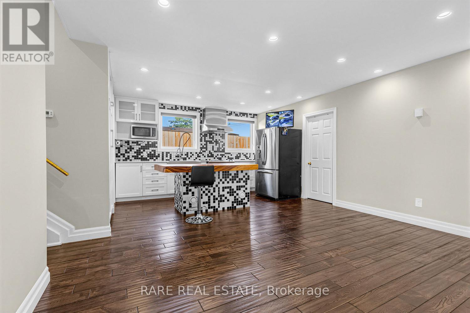 69 Fletcherdon Crescent, Toronto, Ontario  M3N 1S2 - Photo 7 - W12999312