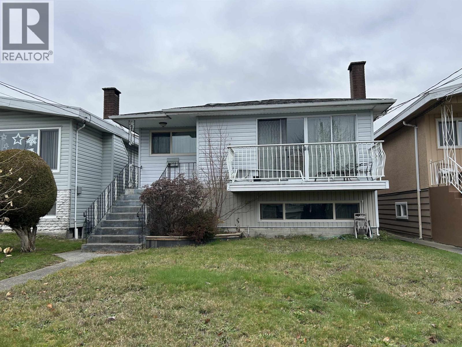 5463 Portland Street, Burnaby, British Columbia  V5J 2R5 - Photo 1 - R3111594