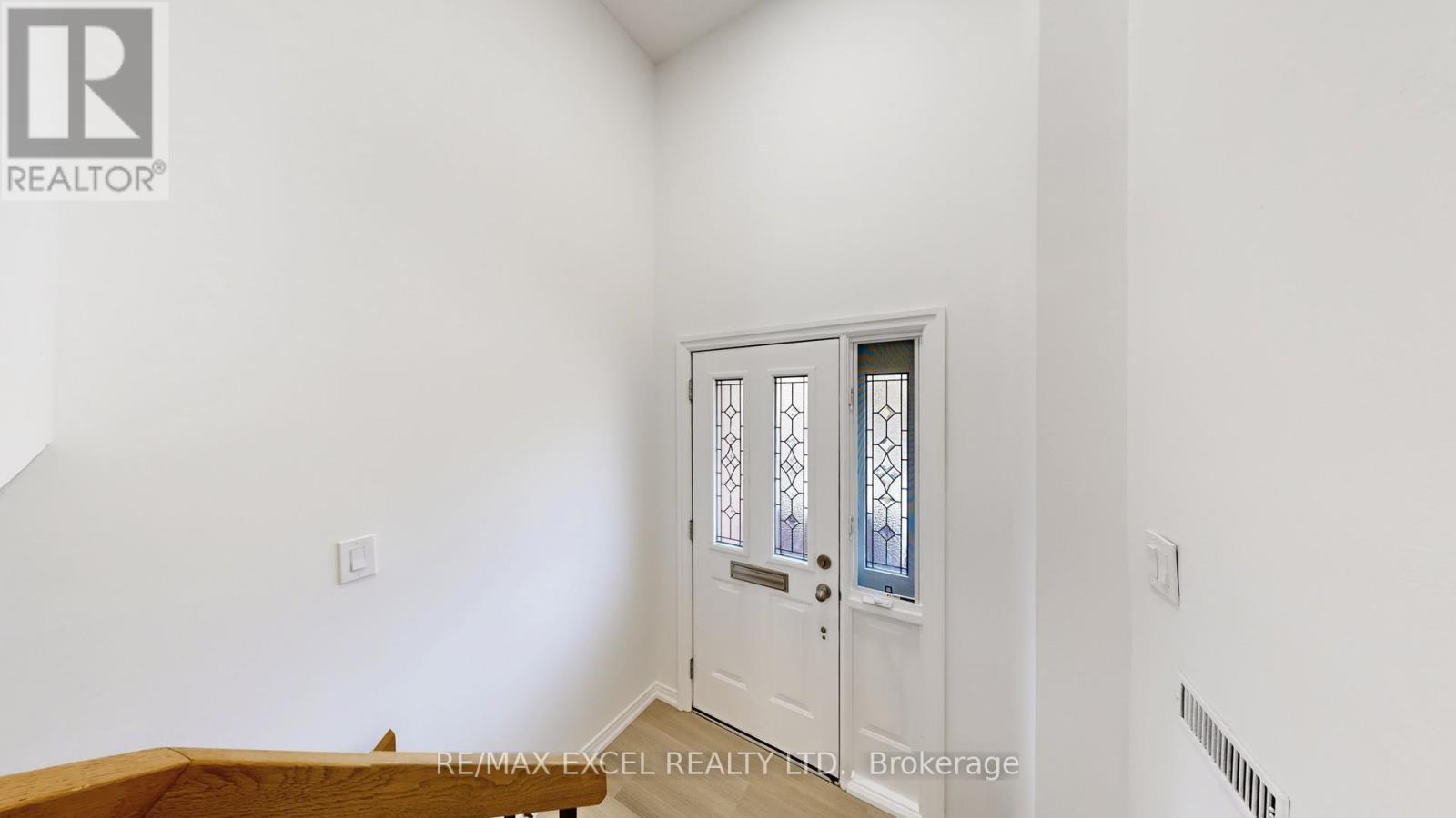 3 Red Maple Court, Toronto, Ontario  M2K 2T4 - Photo 3 - C12999390