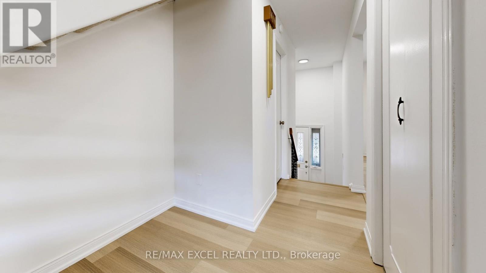 3 Red Maple Court, Toronto, Ontario  M2K 2T4 - Photo 4 - C12999390