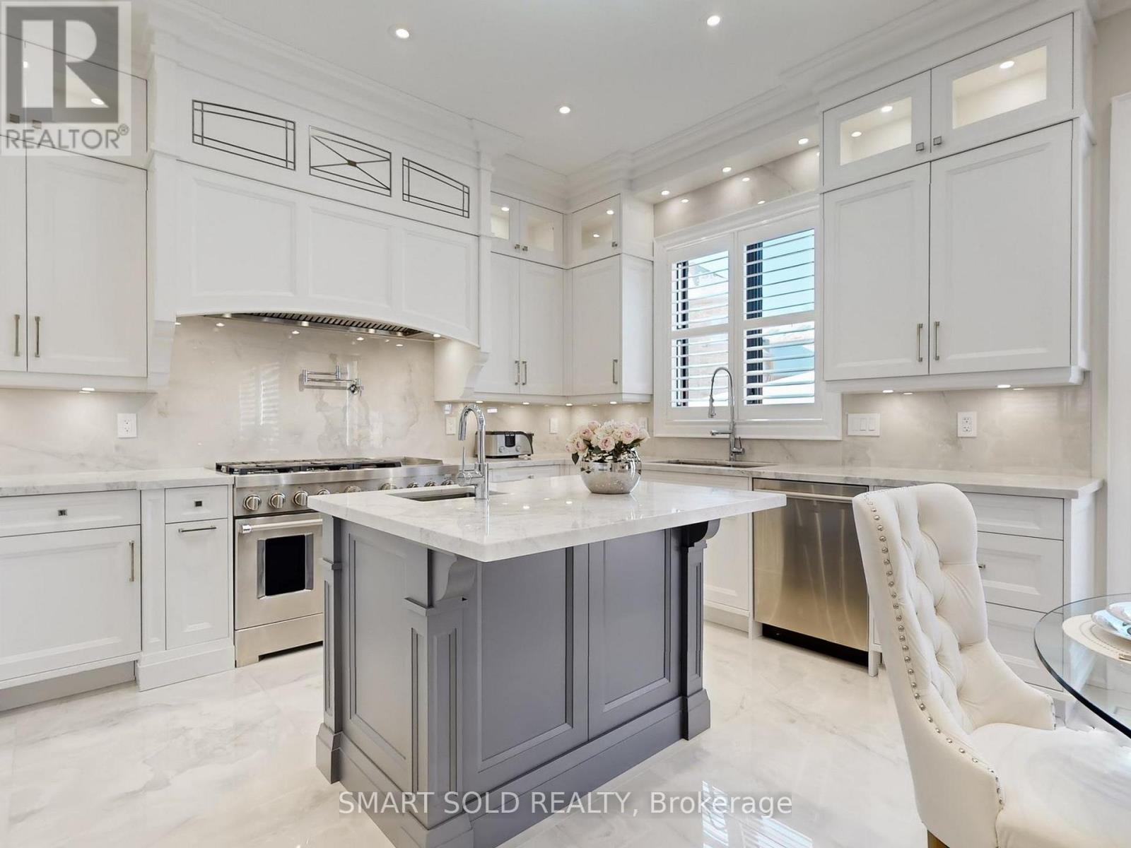 20 Dunn Drive, Richmond Hill, Ontario  L4E 3H8 - Photo 6 - N12999368