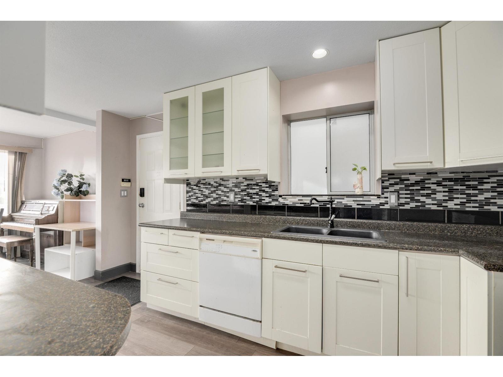 15173 Royal Avenue, White Rock, British Columbia V4B 1M2 - Photo 22 - R3110899