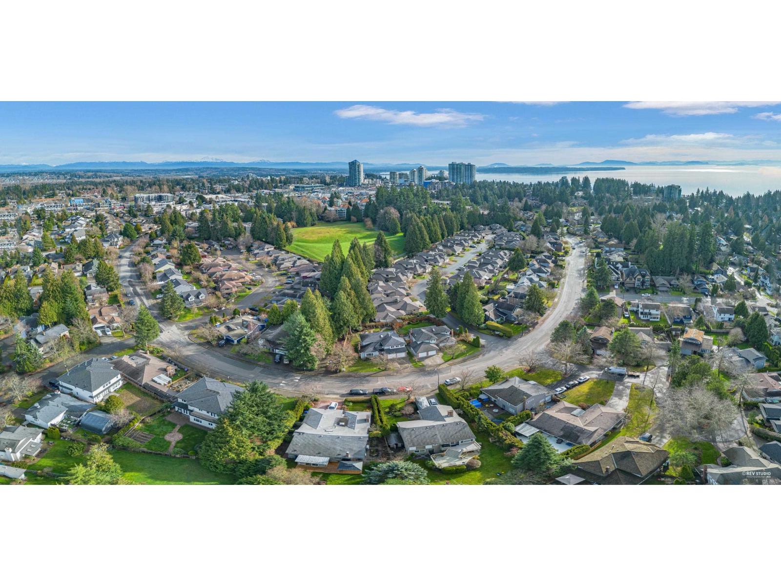 1898 Southmere Crescent, Surrey, British Columbia  V4A 6W9 - Photo 2 - R3088982