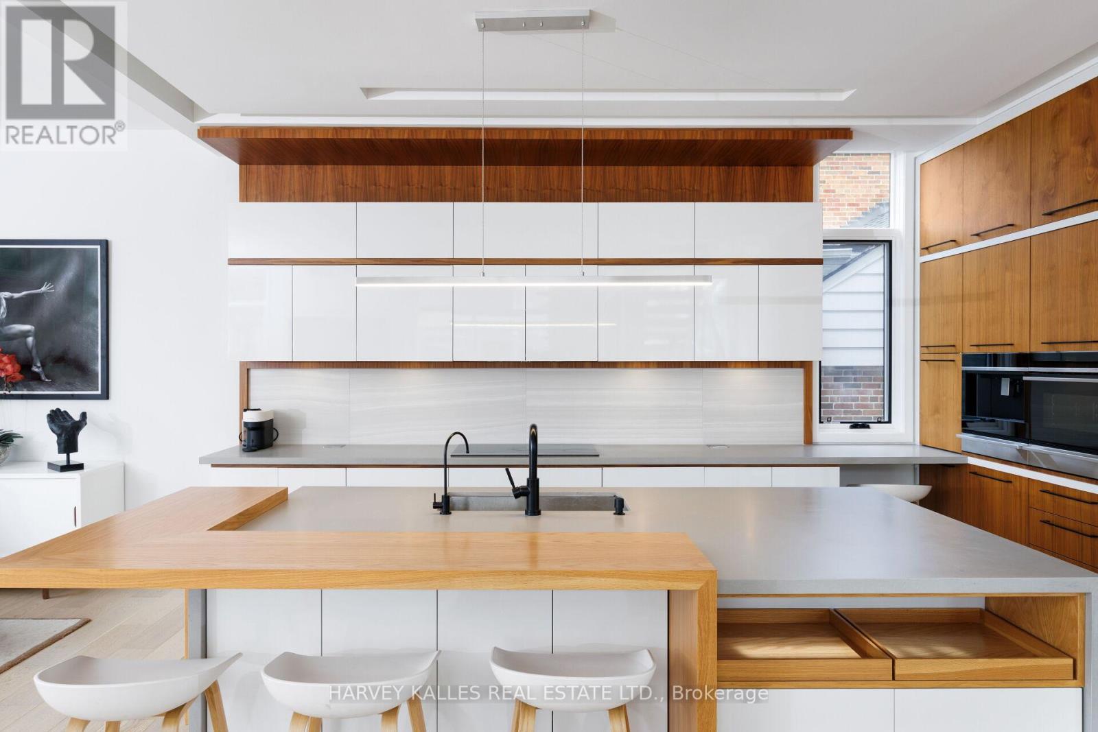 43 Ballacaine Drive, Toronto, Ontario  M8Y 4B1 - Photo 12 - W12999328