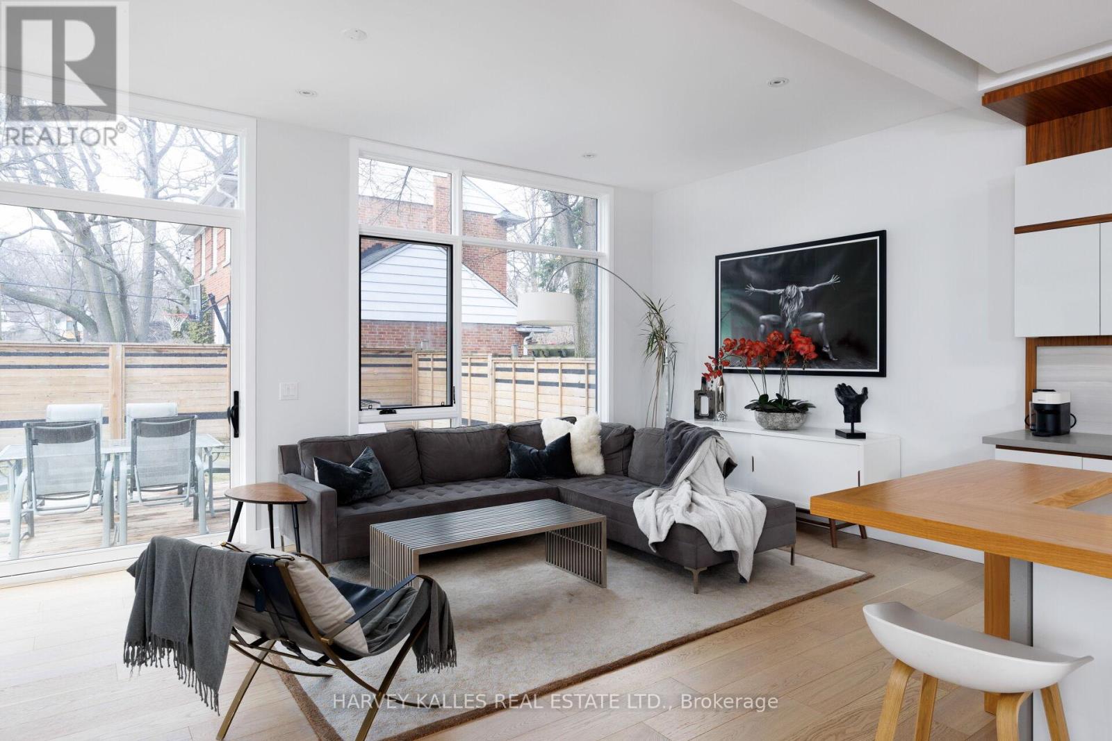 43 Ballacaine Drive, Toronto, Ontario  M8Y 4B1 - Photo 15 - W12999328