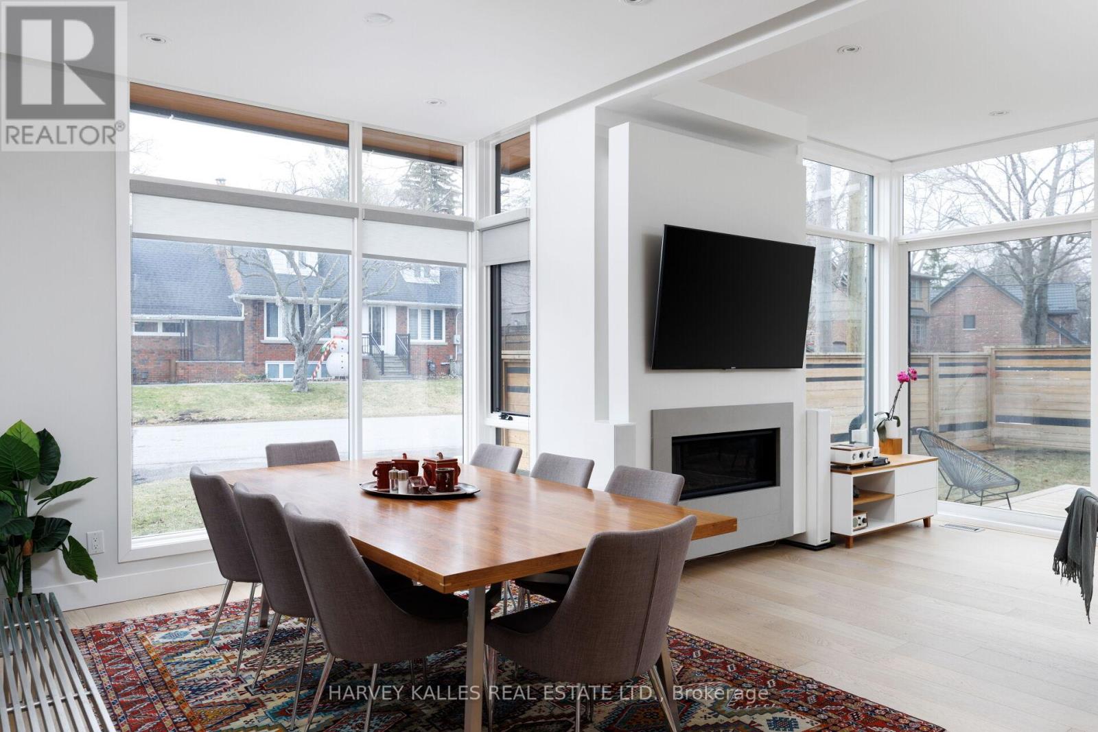 43 Ballacaine Drive, Toronto, Ontario  M8Y 4B1 - Photo 19 - W12999328