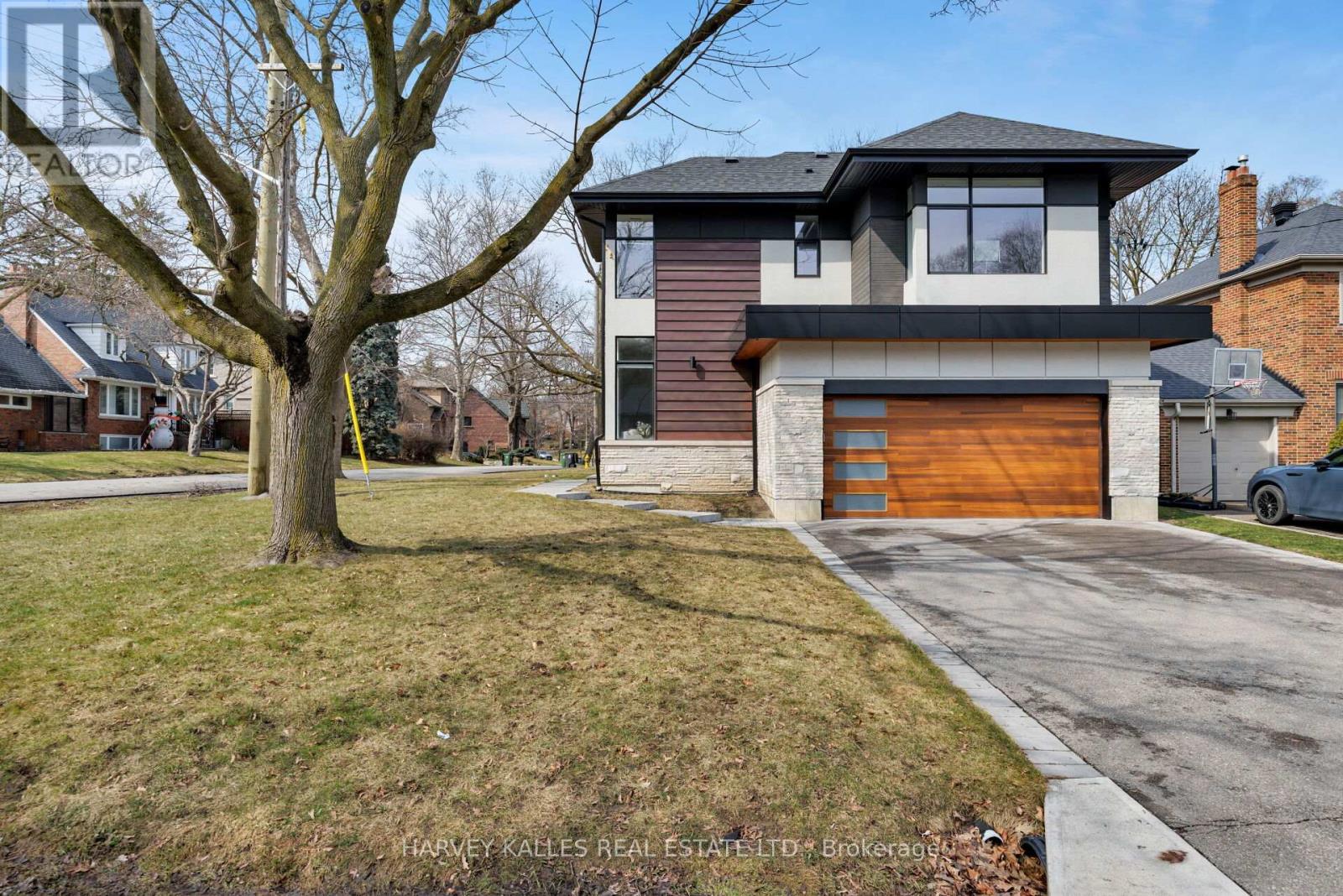 43 Ballacaine Drive, Toronto, Ontario  M8Y 4B1 - Photo 2 - W12999328