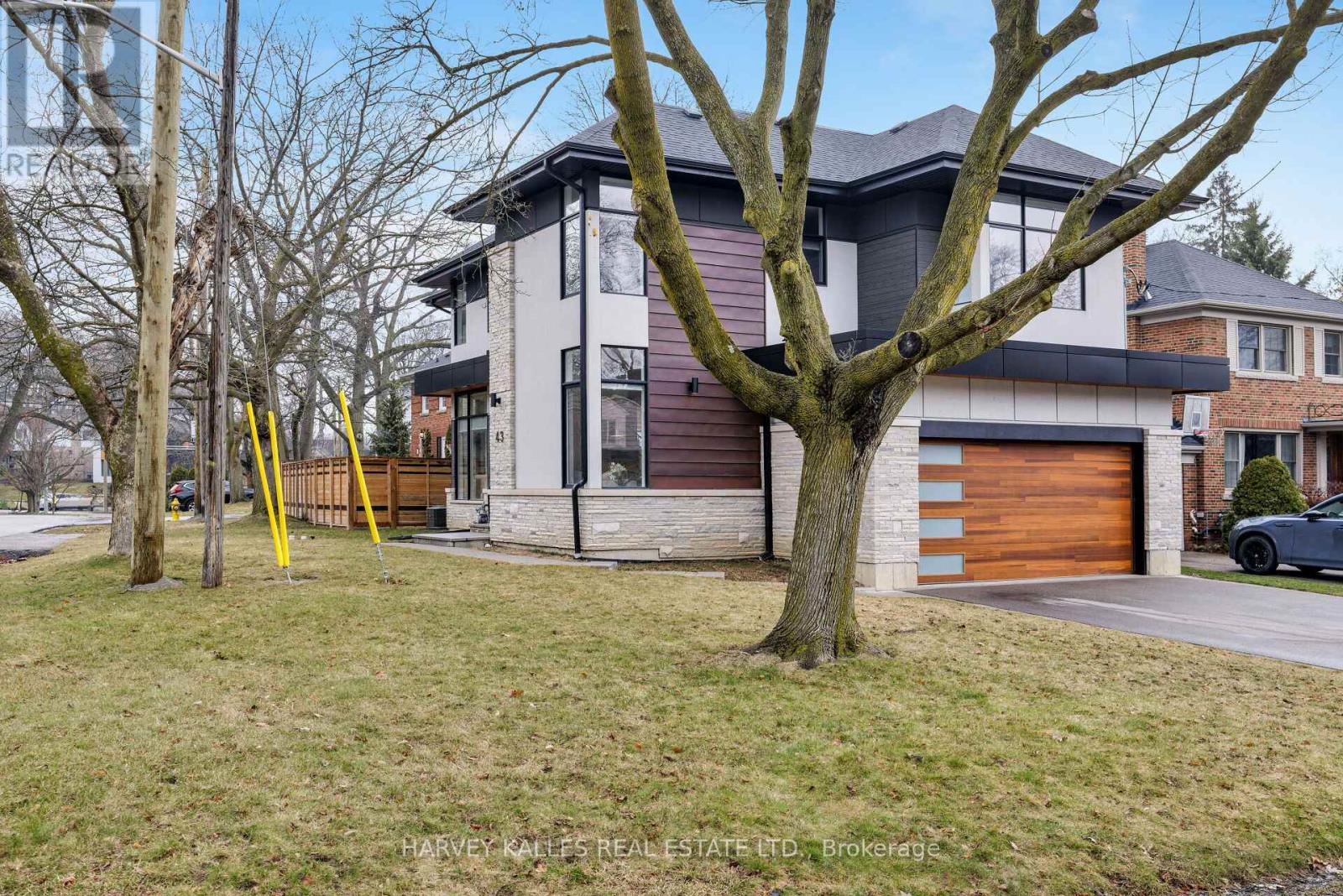 43 Ballacaine Drive, Toronto, Ontario  M8Y 4B1 - Photo 3 - W12999328