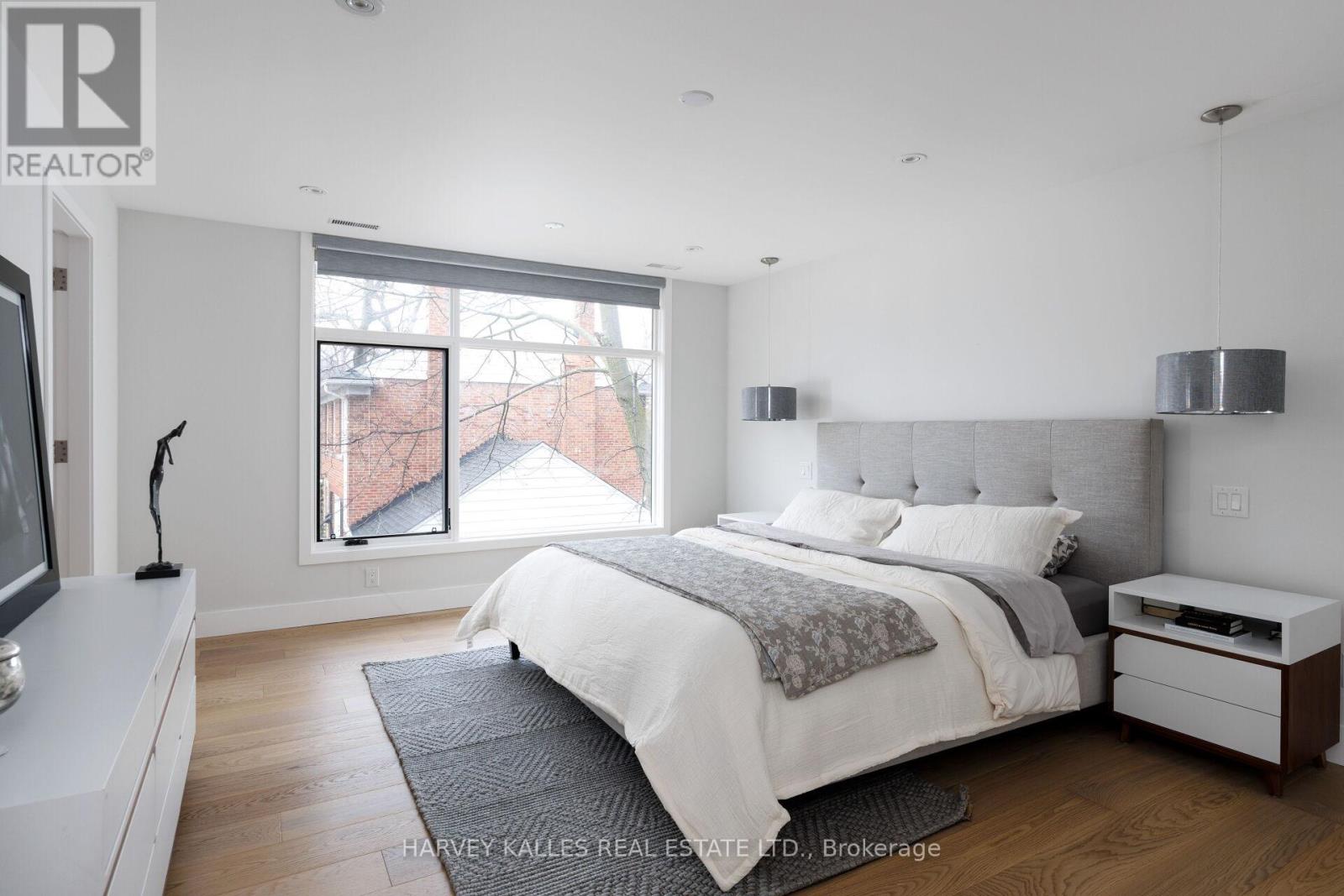 43 Ballacaine Drive, Toronto, Ontario  M8Y 4B1 - Photo 30 - W12999328