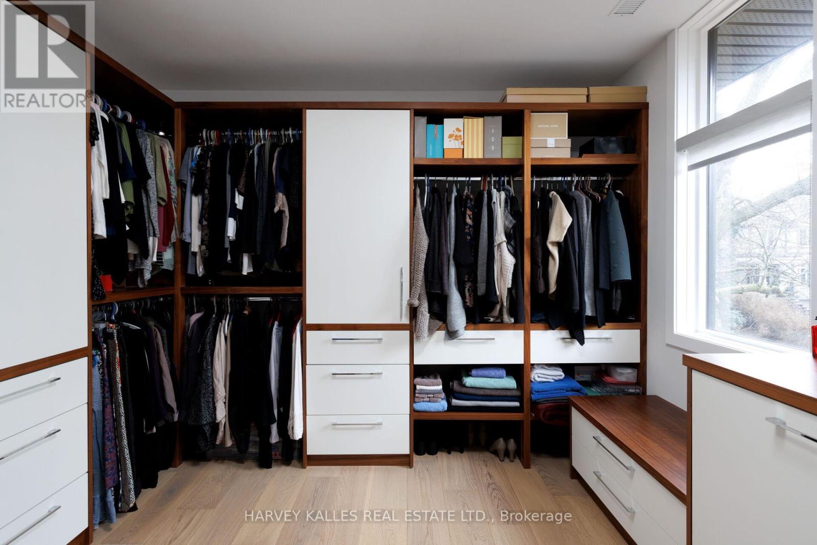 43 Ballacaine Drive, Toronto, Ontario  M8Y 4B1 - Photo 32 - W12999328