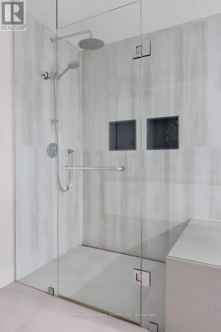 43 Ballacaine Drive, Toronto, Ontario  M8Y 4B1 - Photo 36 - W12999328