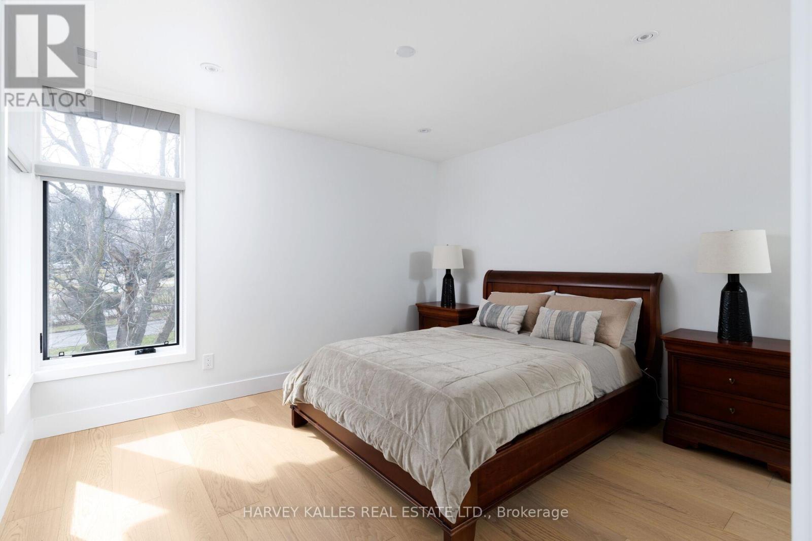 43 Ballacaine Drive, Toronto, Ontario  M8Y 4B1 - Photo 38 - W12999328