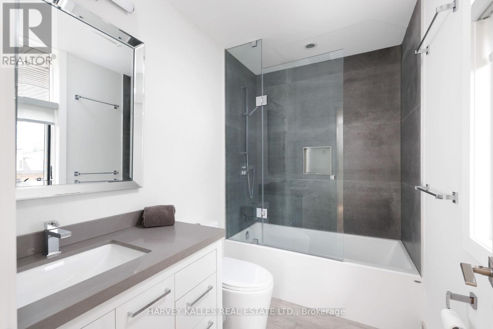 43 Ballacaine Drive, Toronto, Ontario  M8Y 4B1 - Photo 40 - W12999328