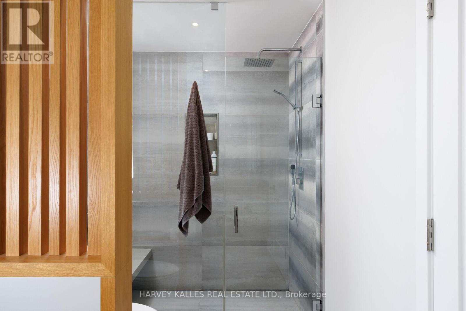 43 Ballacaine Drive, Toronto, Ontario  M8Y 4B1 - Photo 42 - W12999328