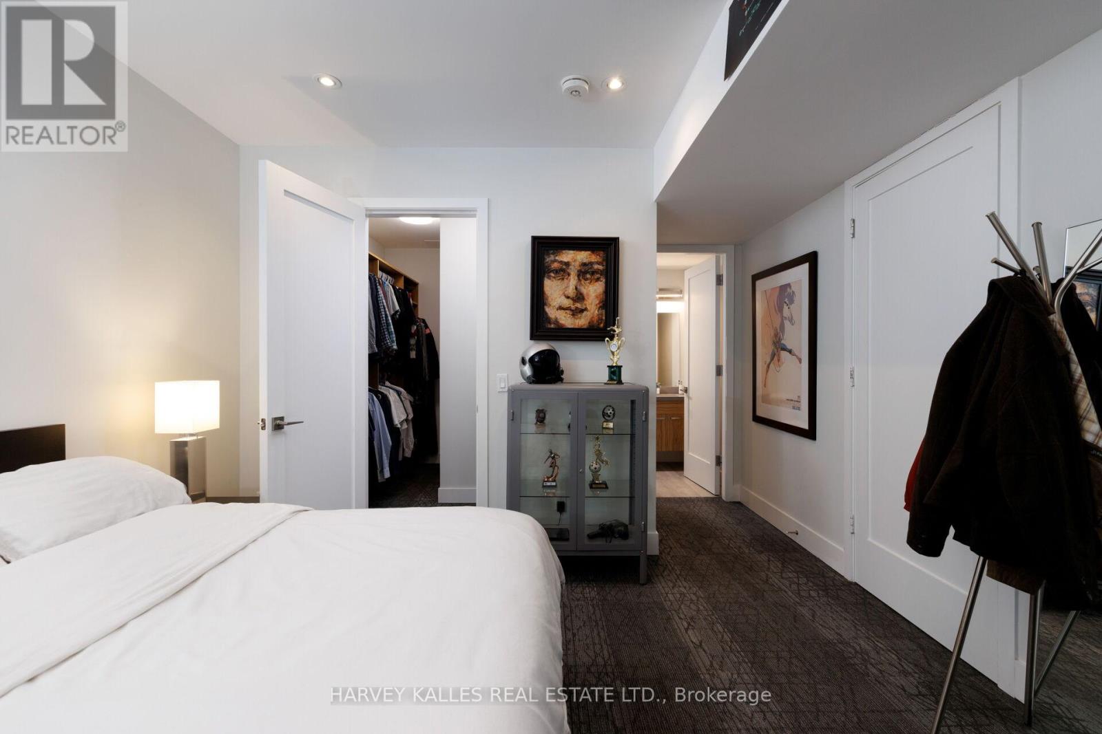 43 Ballacaine Drive, Toronto, Ontario  M8Y 4B1 - Photo 47 - W12999328