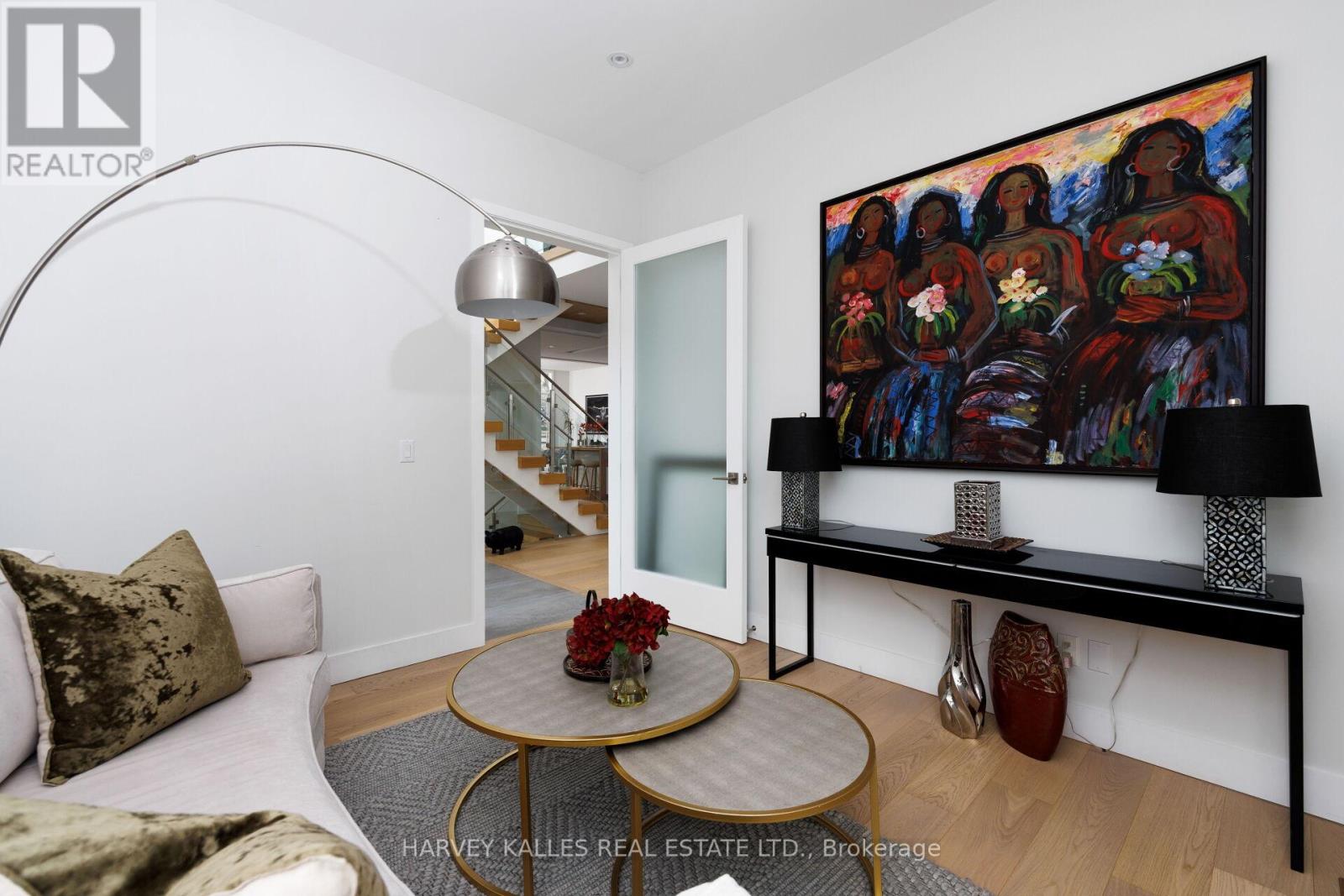 43 Ballacaine Drive, Toronto, Ontario  M8Y 4B1 - Photo 7 - W12999328