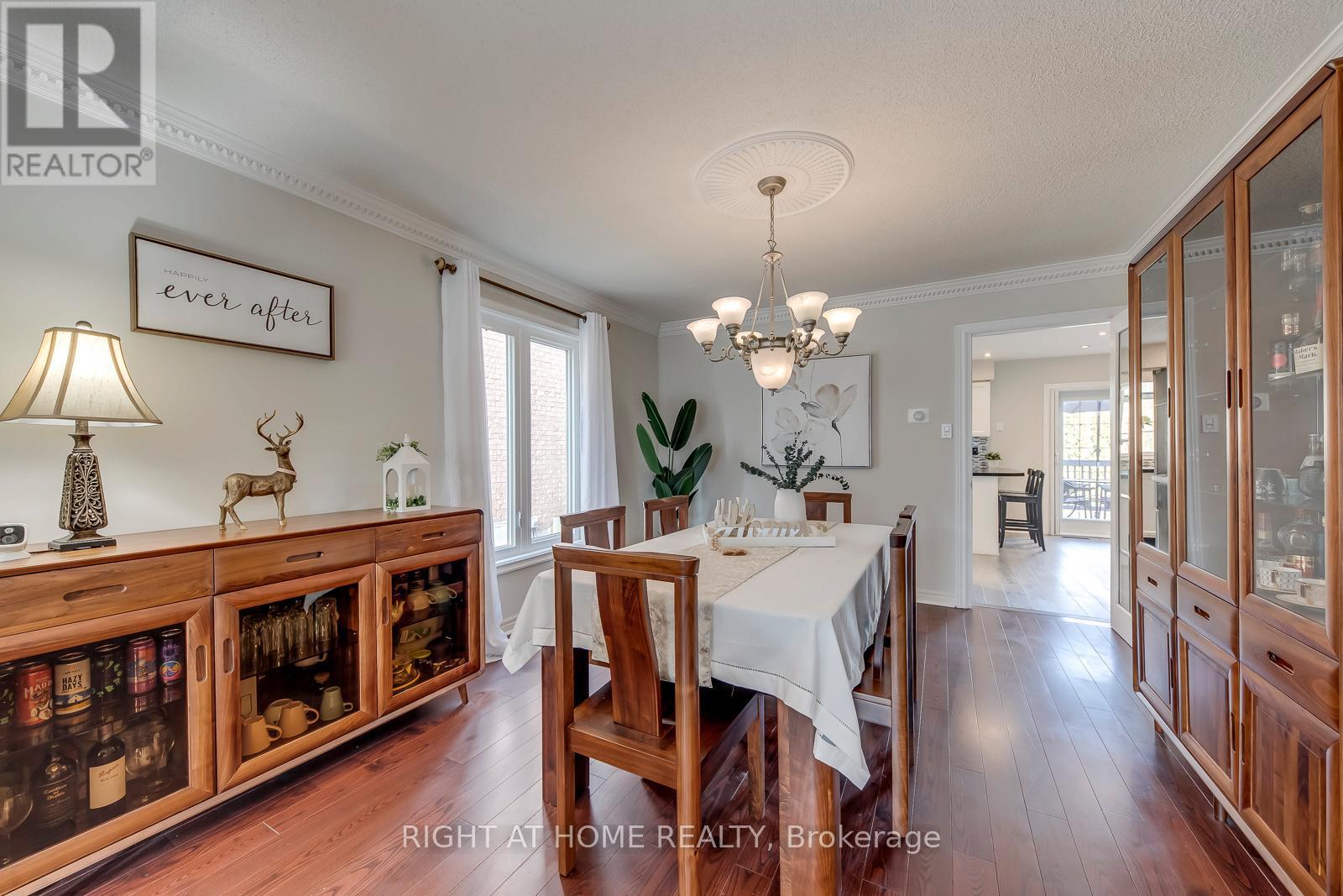 1403 Bayshire Drive, Oakville, Ontario  L6H 6E8 - Photo 10 - W12999334