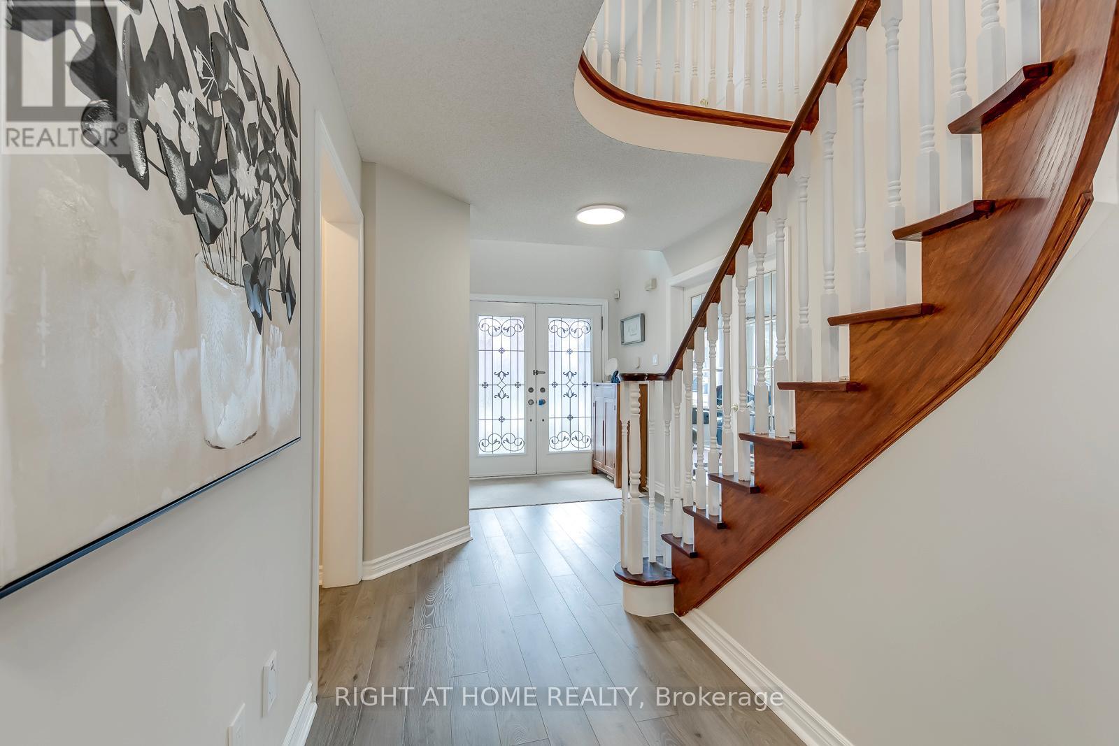 1403 Bayshire Drive, Oakville, Ontario  L6H 6E8 - Photo 12 - W12999334