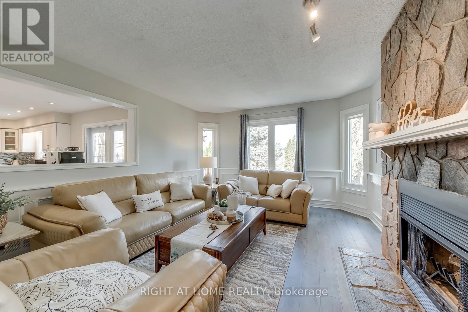 1403 Bayshire Drive, Oakville, Ontario  L6H 6E8 - Photo 14 - W12999334