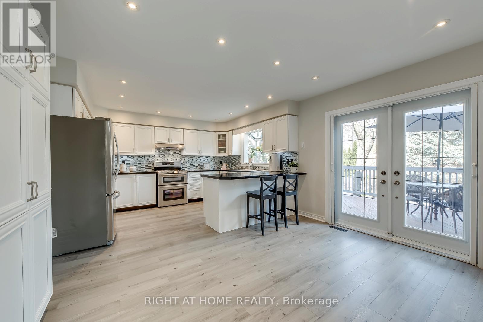 1403 Bayshire Drive, Oakville, Ontario  L6H 6E8 - Photo 17 - W12999334