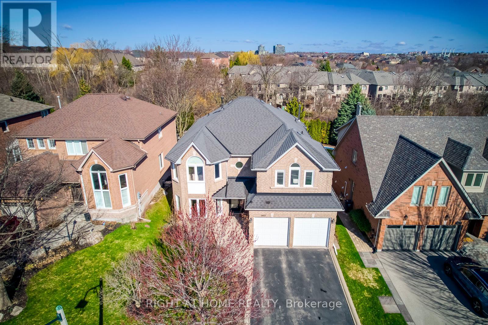 1403 Bayshire Drive, Oakville, Ontario  L6H 6E8 - Photo 2 - W12999334