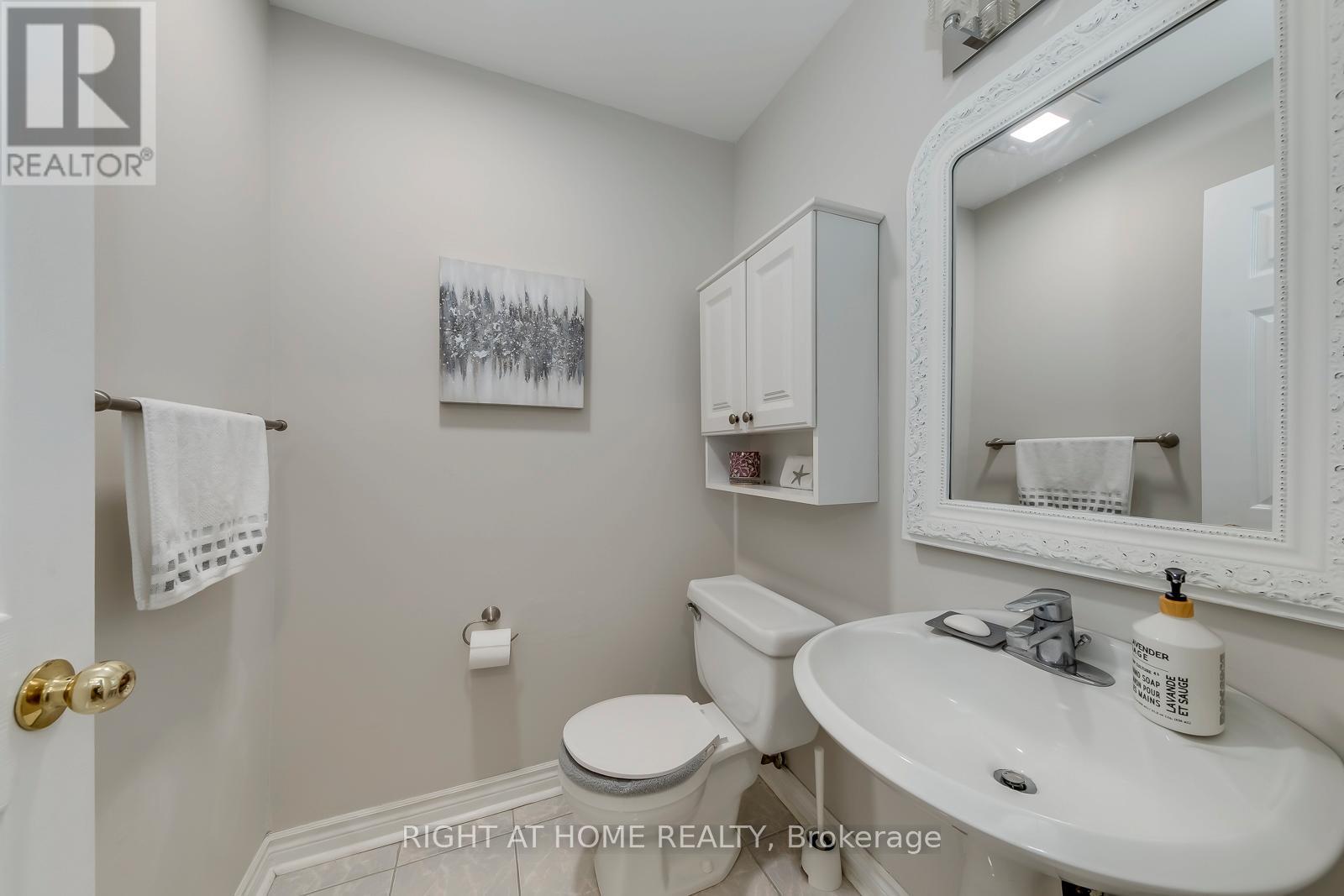 1403 Bayshire Drive, Oakville, Ontario  L6H 6E8 - Photo 21 - W12999334