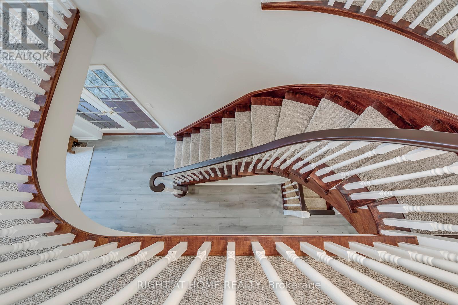 1403 Bayshire Drive, Oakville, Ontario  L6H 6E8 - Photo 23 - W12999334