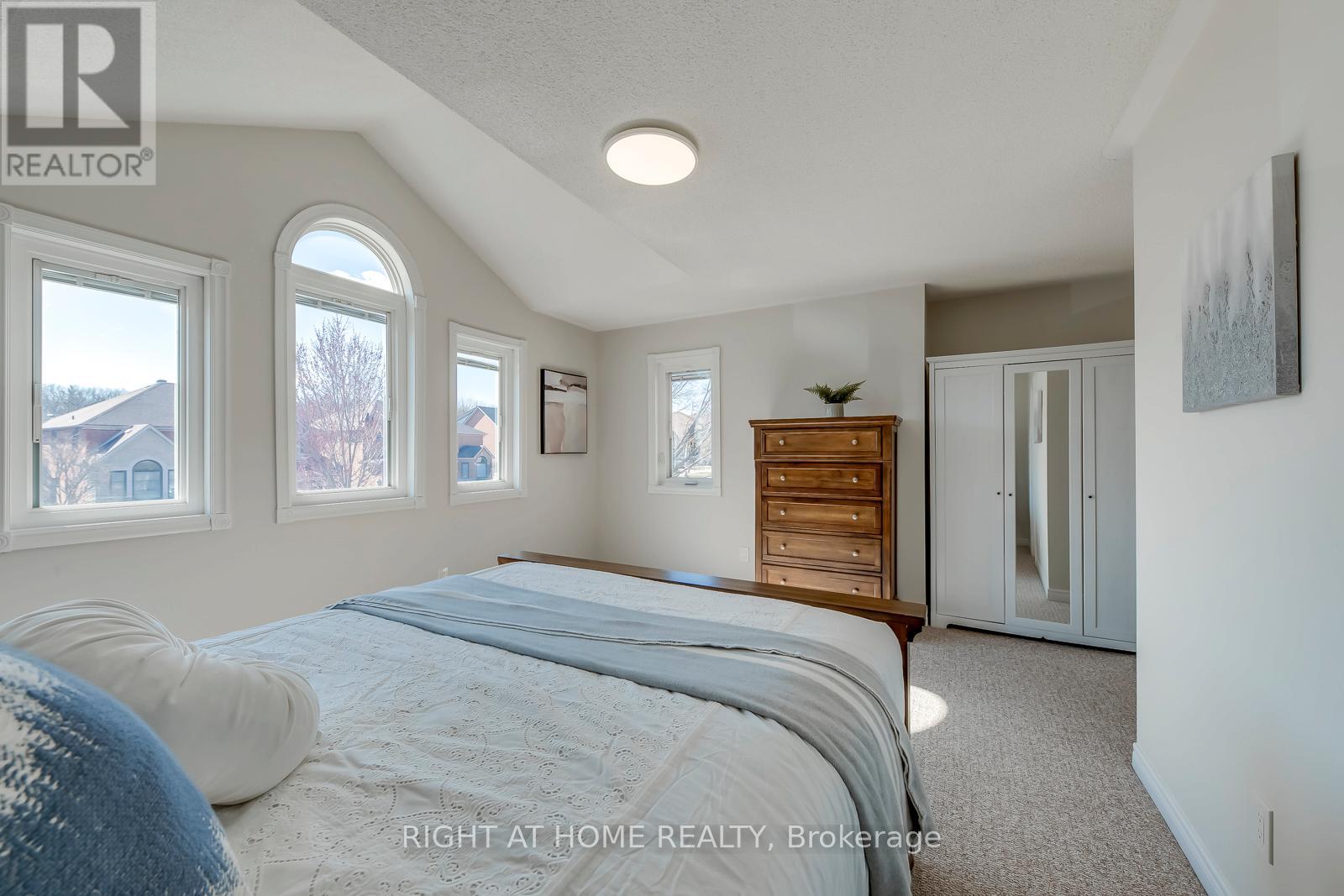 1403 Bayshire Drive, Oakville, Ontario  L6H 6E8 - Photo 35 - W12999334