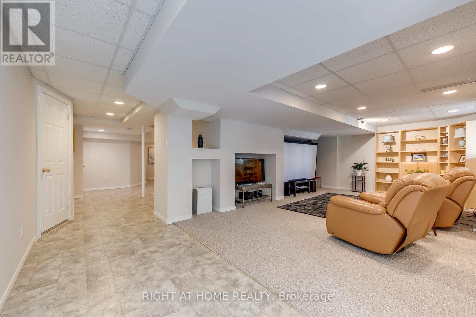 1403 Bayshire Drive, Oakville, Ontario  L6H 6E8 - Photo 39 - W12999334