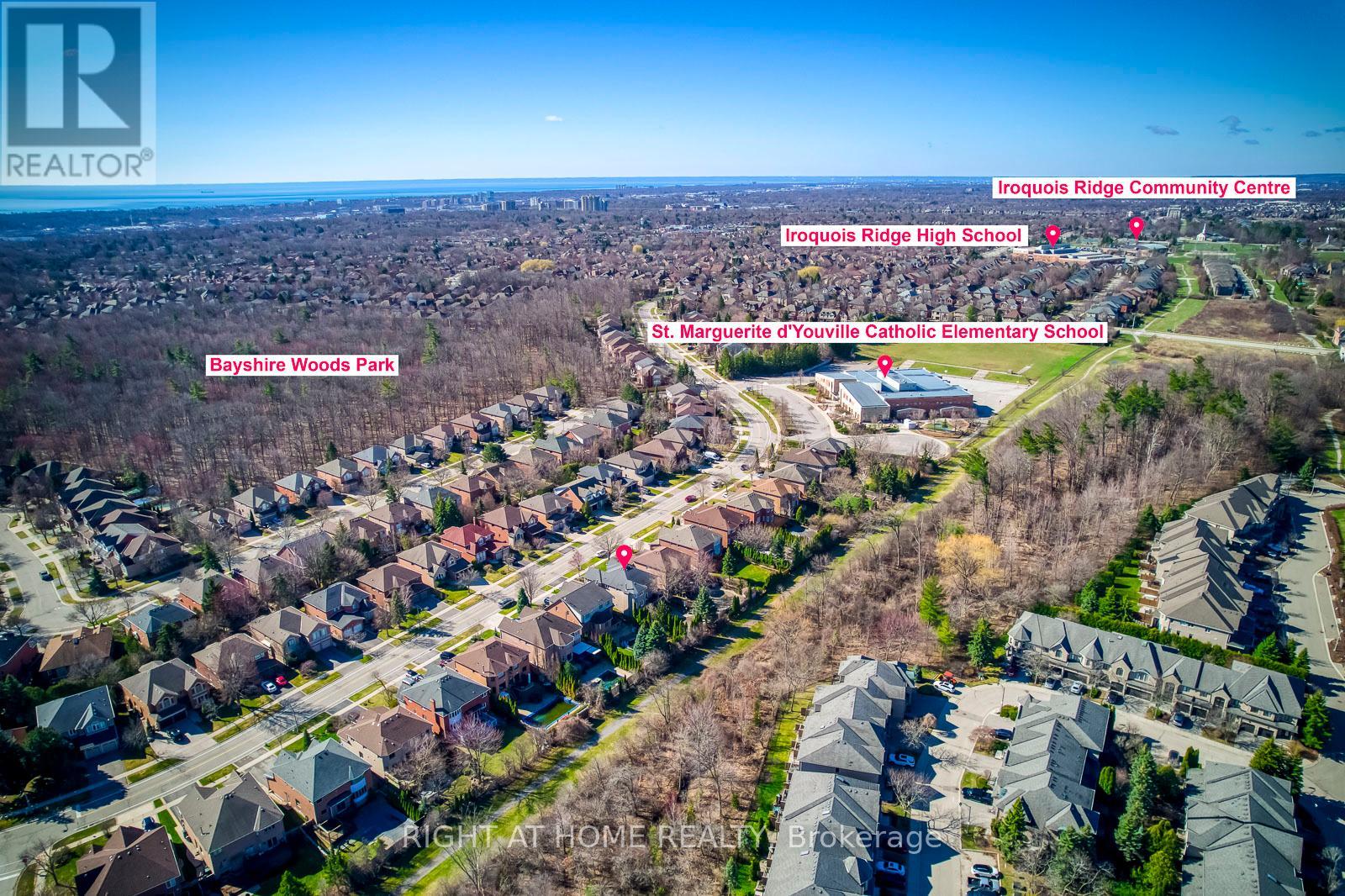 1403 Bayshire Drive, Oakville, Ontario  L6H 6E8 - Photo 4 - W12999334