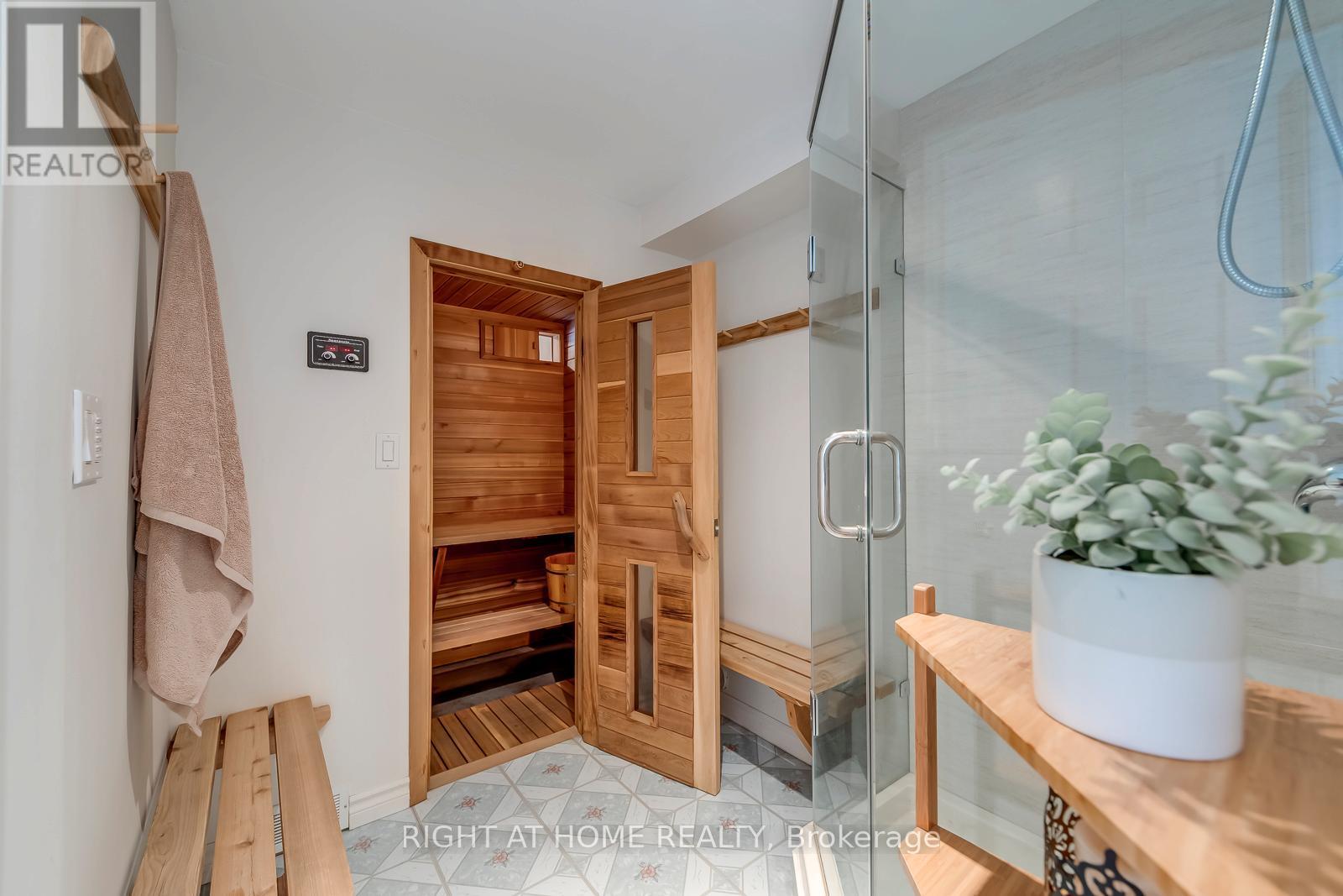 1403 Bayshire Drive, Oakville, Ontario  L6H 6E8 - Photo 40 - W12999334