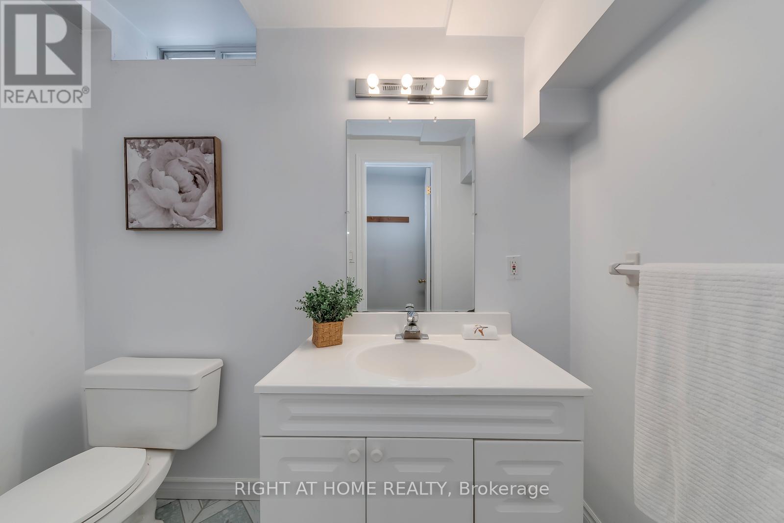 1403 Bayshire Drive, Oakville, Ontario  L6H 6E8 - Photo 43 - W12999334