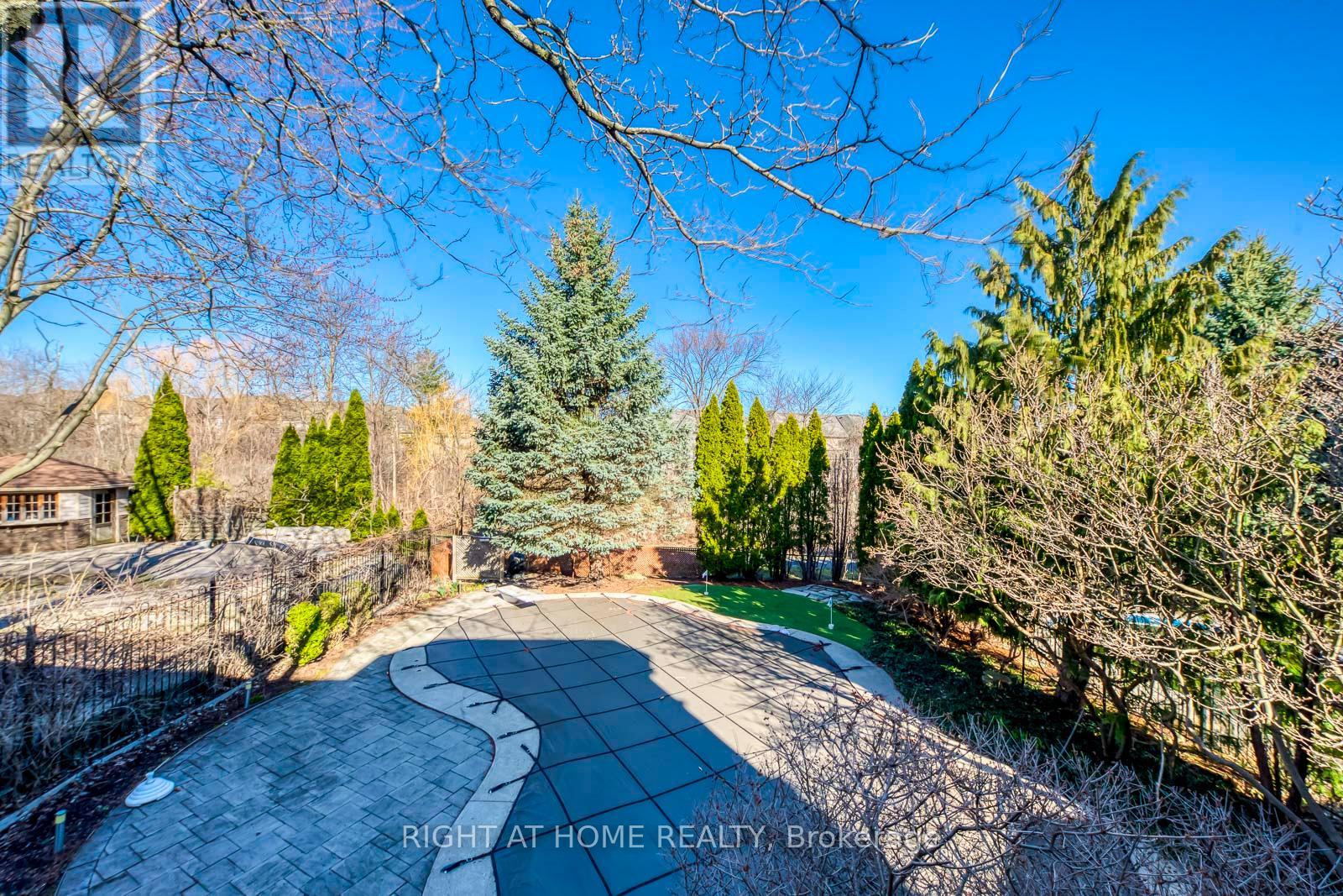 1403 Bayshire Drive, Oakville, Ontario  L6H 6E8 - Photo 45 - W12999334