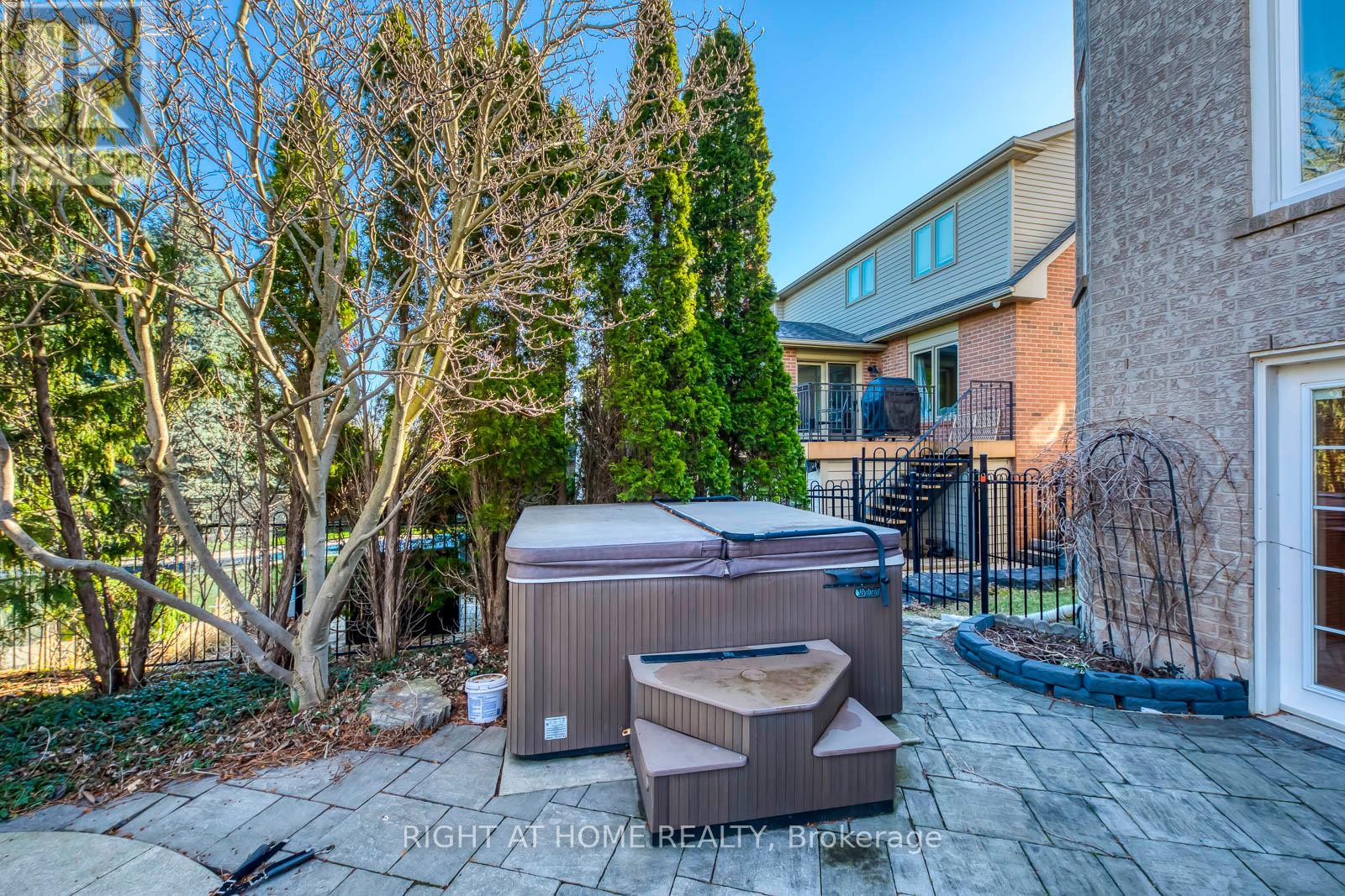 1403 Bayshire Drive, Oakville, Ontario  L6H 6E8 - Photo 46 - W12999334