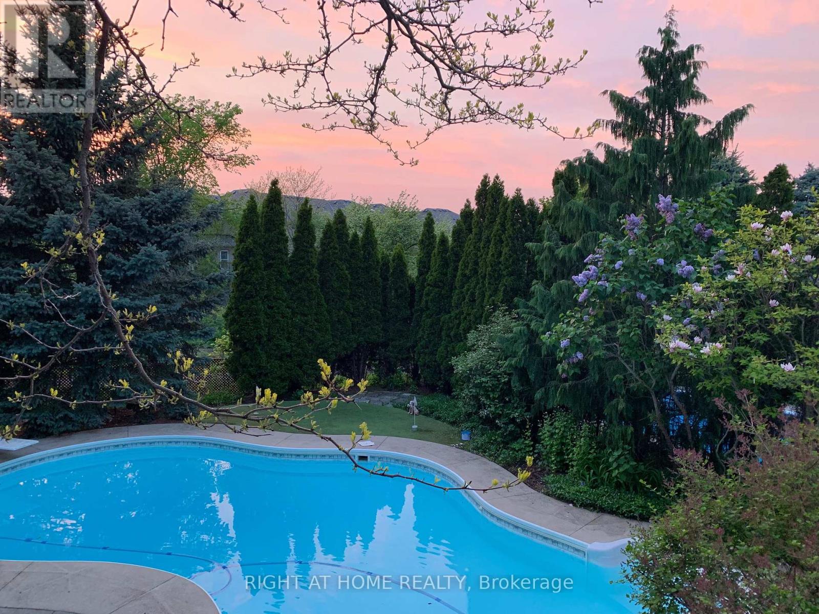 1403 Bayshire Drive, Oakville, Ontario  L6H 6E8 - Photo 49 - W12999334