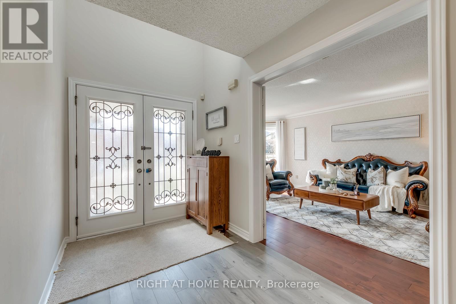 1403 Bayshire Drive, Oakville, Ontario  L6H 6E8 - Photo 6 - W12999334