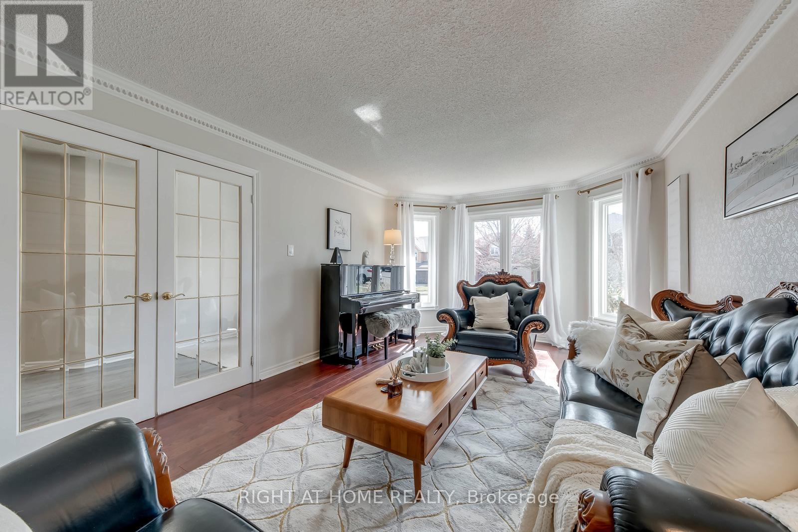 1403 Bayshire Drive, Oakville, Ontario  L6H 6E8 - Photo 8 - W12999334