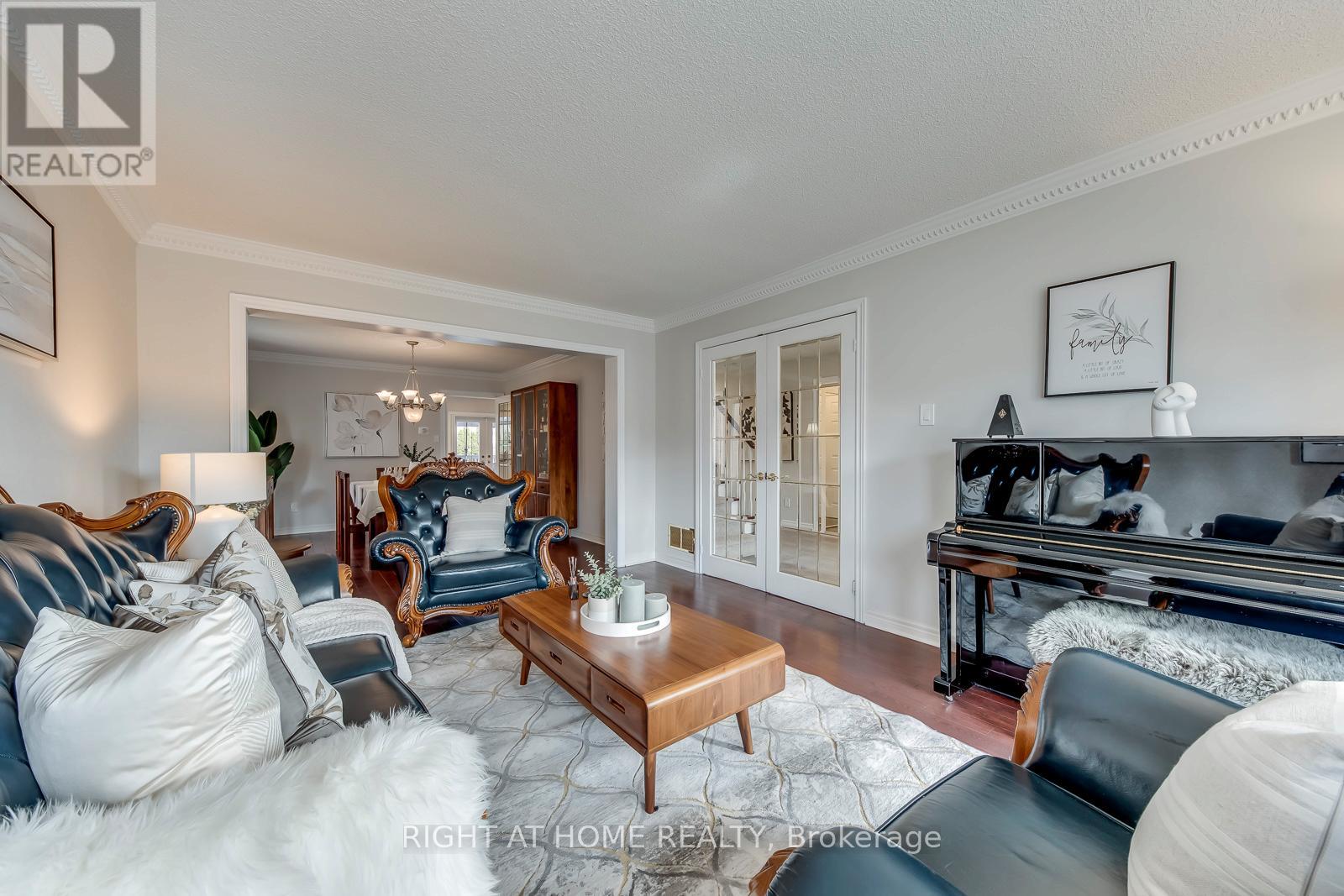 1403 Bayshire Drive, Oakville, Ontario  L6H 6E8 - Photo 9 - W12999334