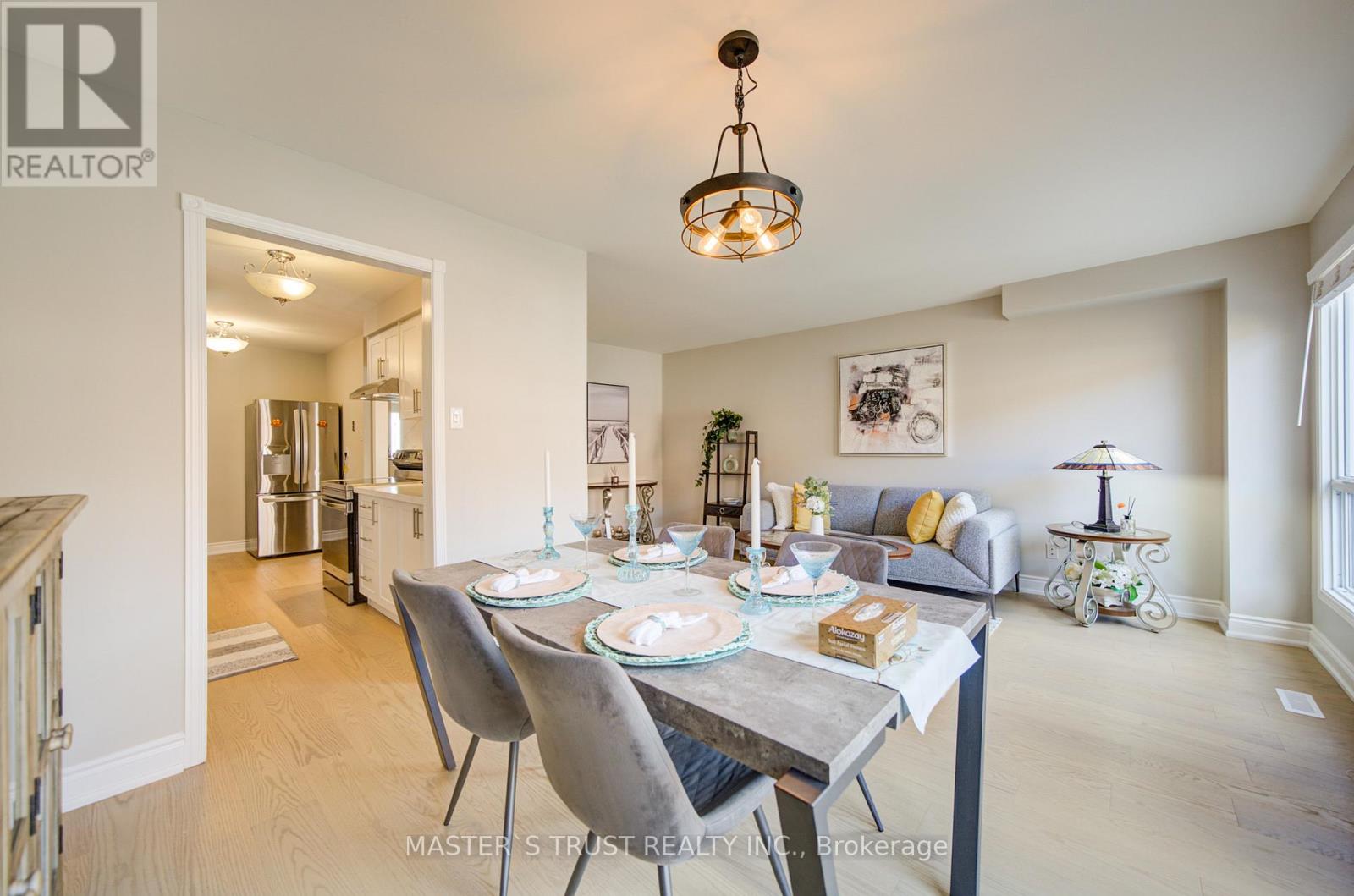 1017 Lucerne Crescent, Mississauga, Ontario  L5C 3X6 - Photo 25 - W12999342