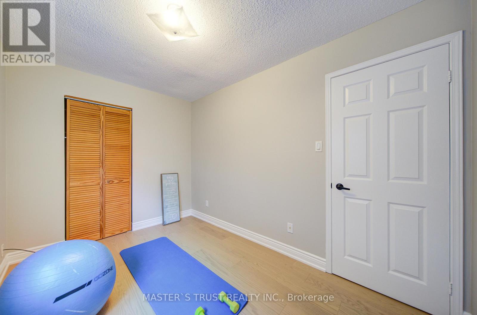 1017 Lucerne Crescent, Mississauga, Ontario  L5C 3X6 - Photo 33 - W12999342