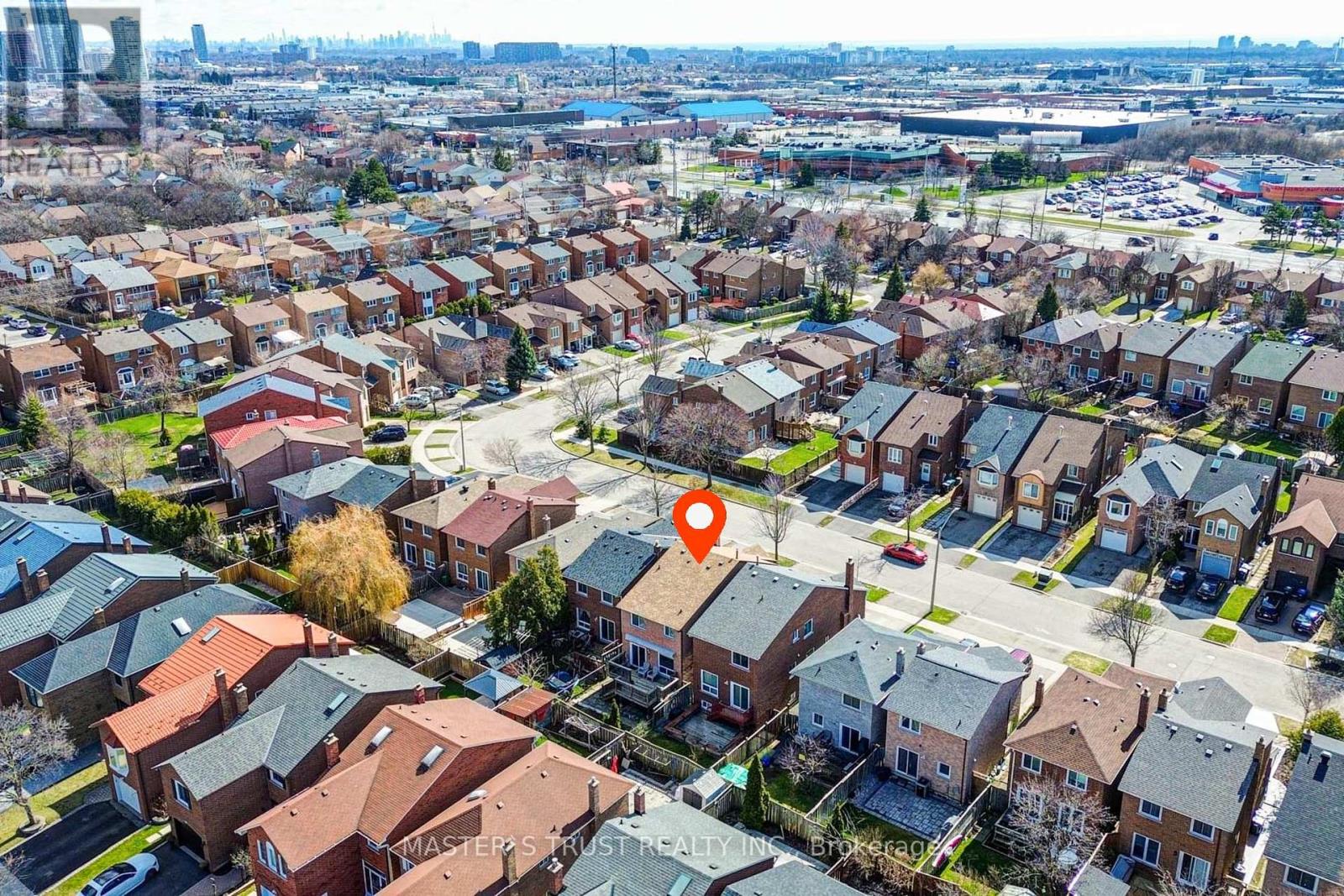 1017 Lucerne Crescent, Mississauga, Ontario  L5C 3X6 - Photo 45 - W12999342